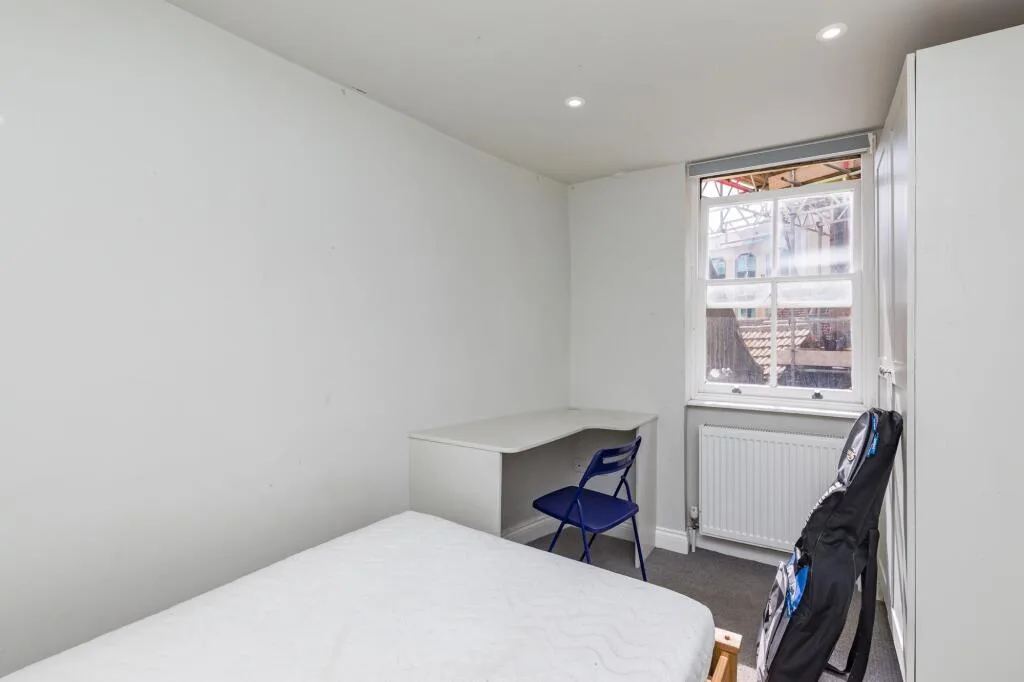 6 bedroom maisonette for rent