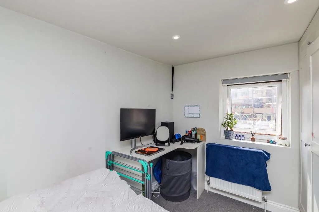 6 bedroom maisonette for rent
