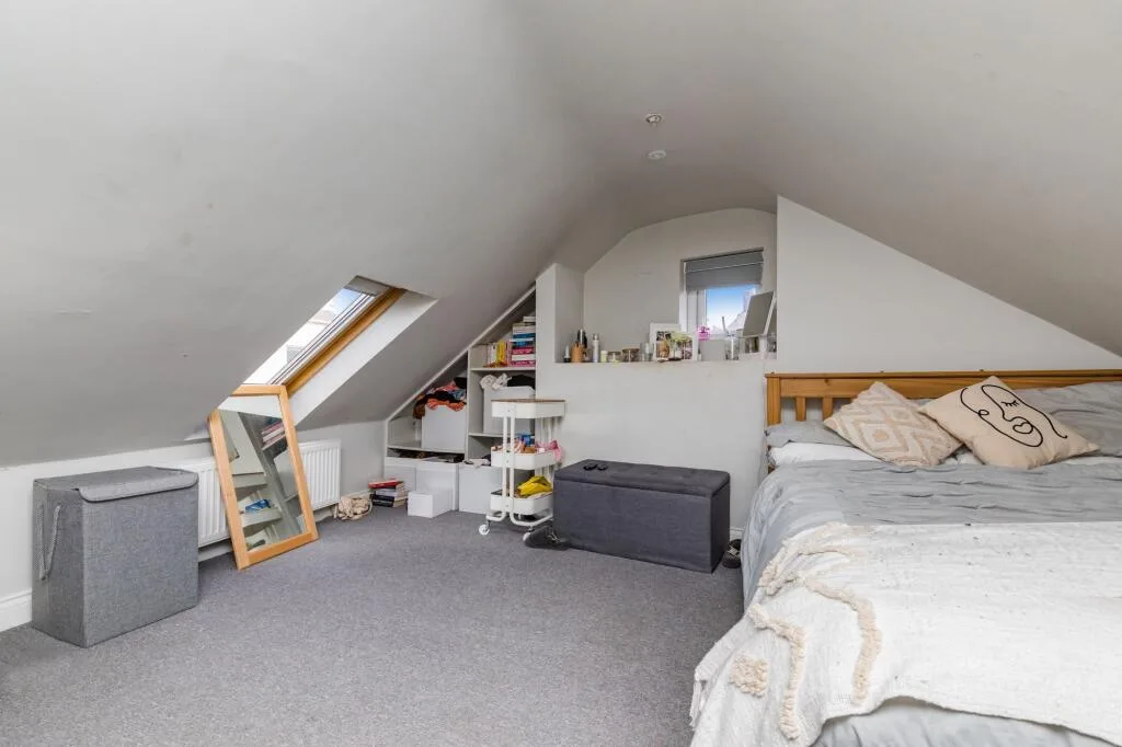 6 bedroom maisonette for rent