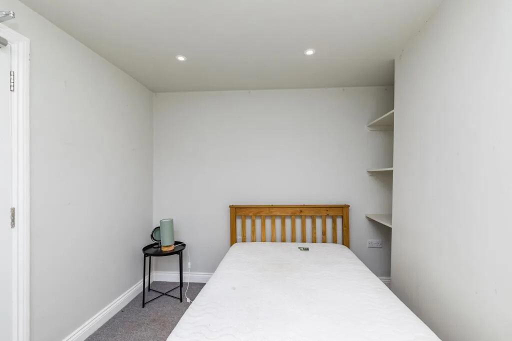 6 bedroom maisonette for rent