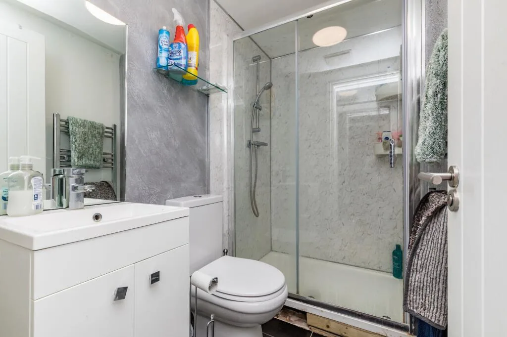 6 bedroom maisonette for rent