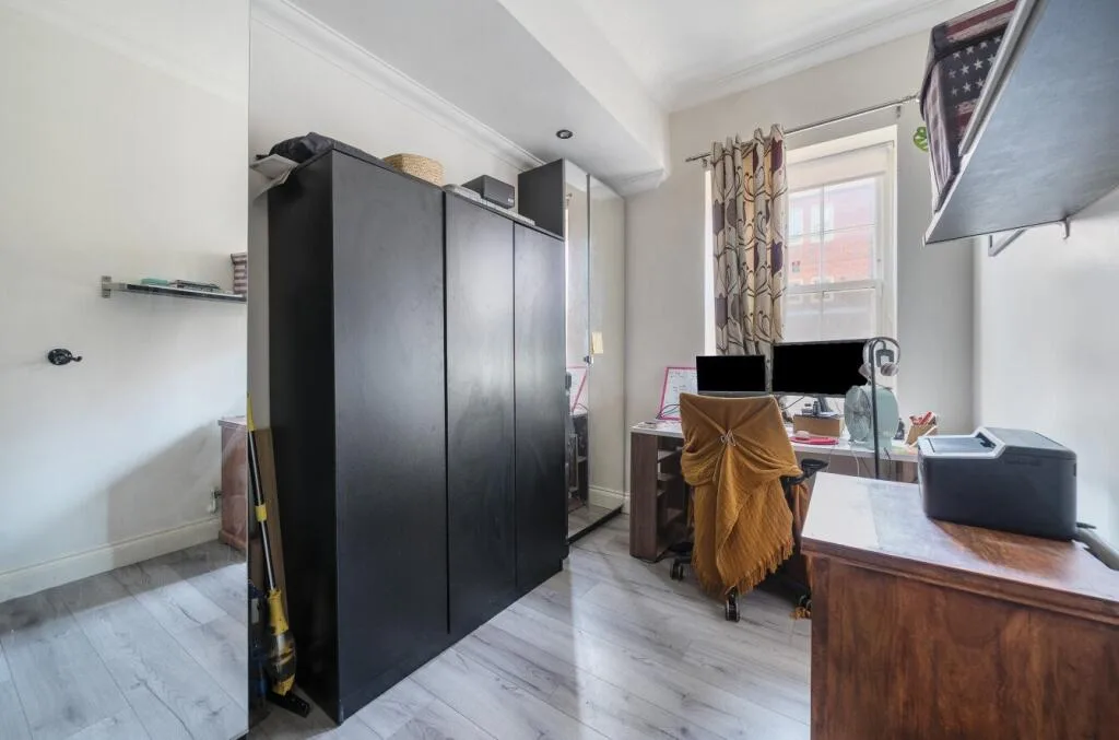 2 bedroom maisonette for rent
