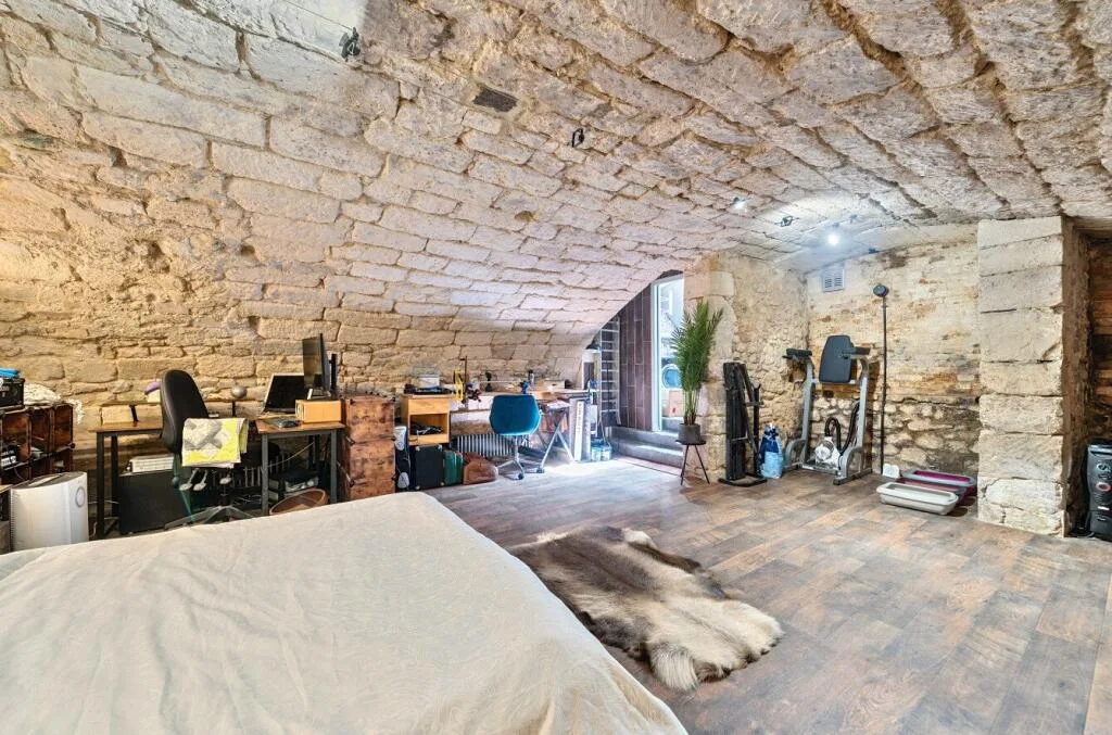 2 bedroom maisonette for rent