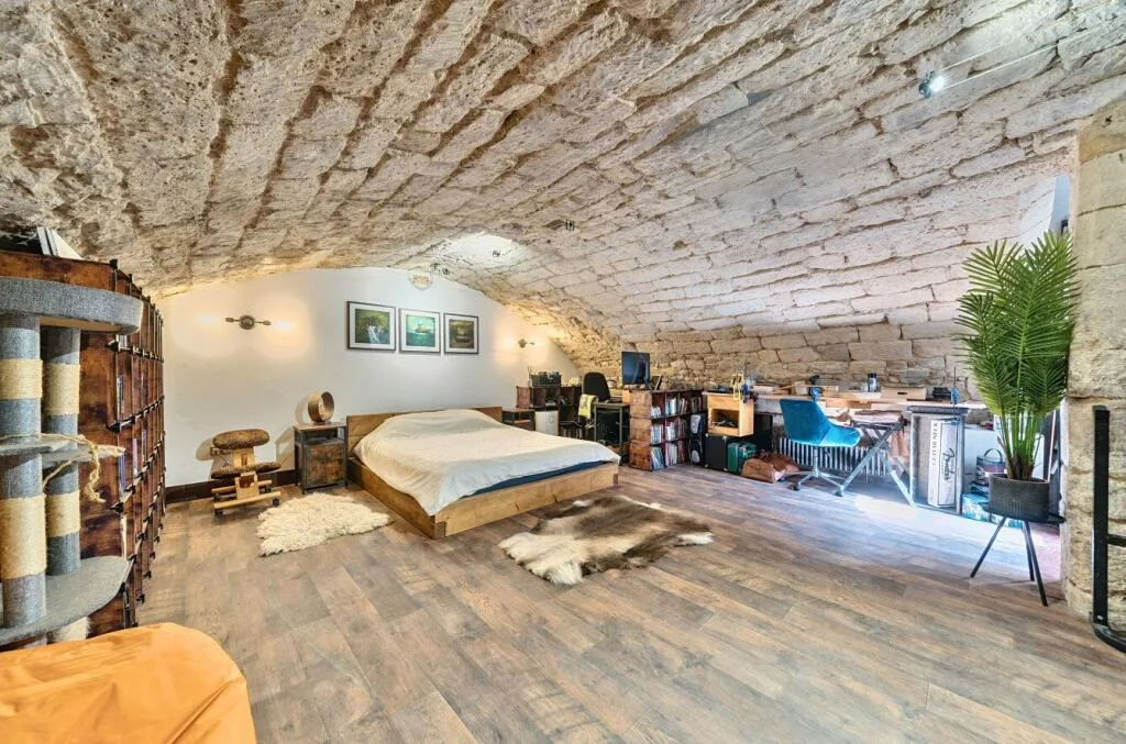 2 bedroom maisonette for rent