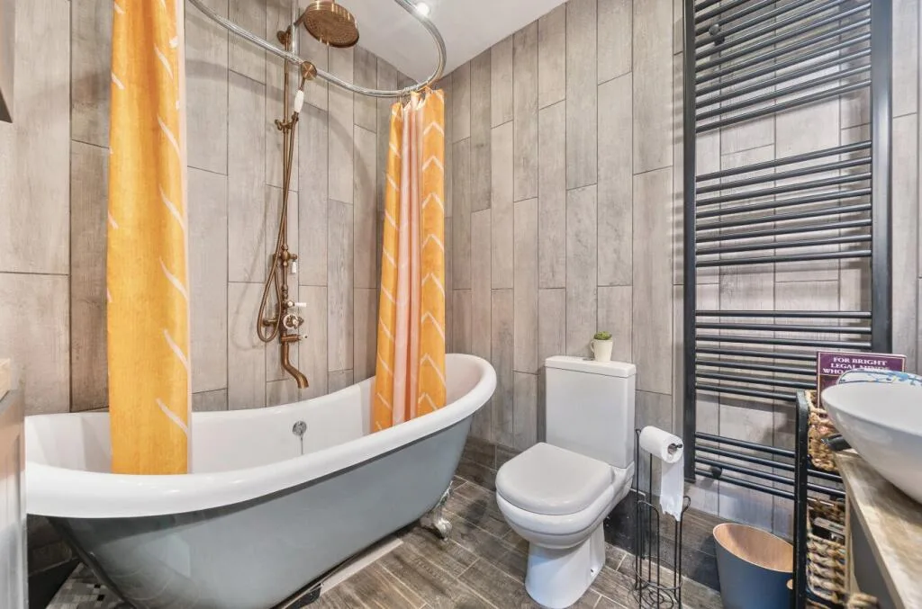 2 bedroom maisonette for rent