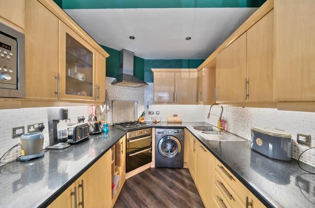 2 bedroom maisonette for rent