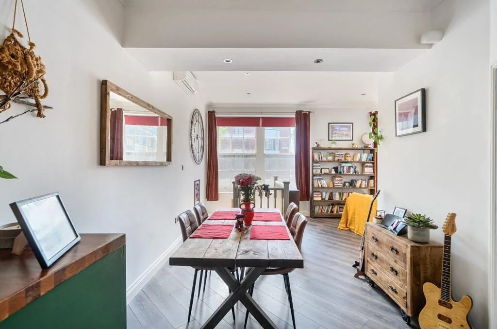 2 bedroom maisonette for rent