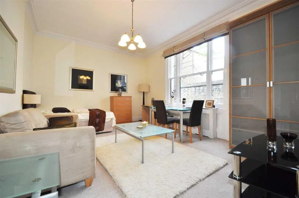 Studio flat for rent