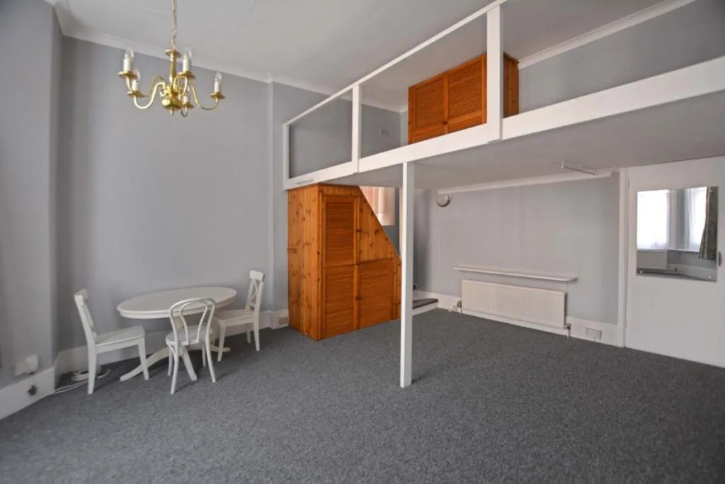 Studio flat for rent