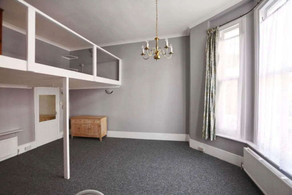 Studio flat for rent