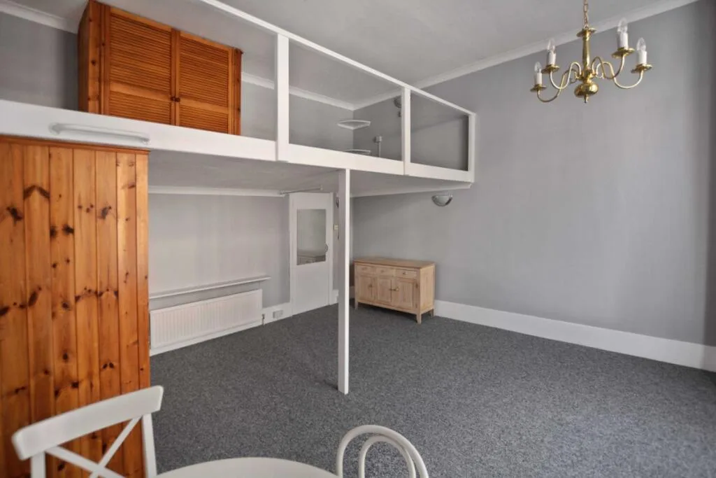 Studio flat for rent