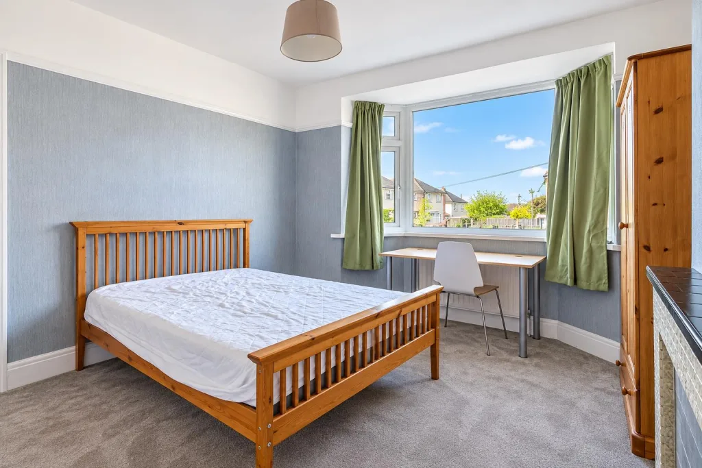 4 bedroom semi-detached house for rent