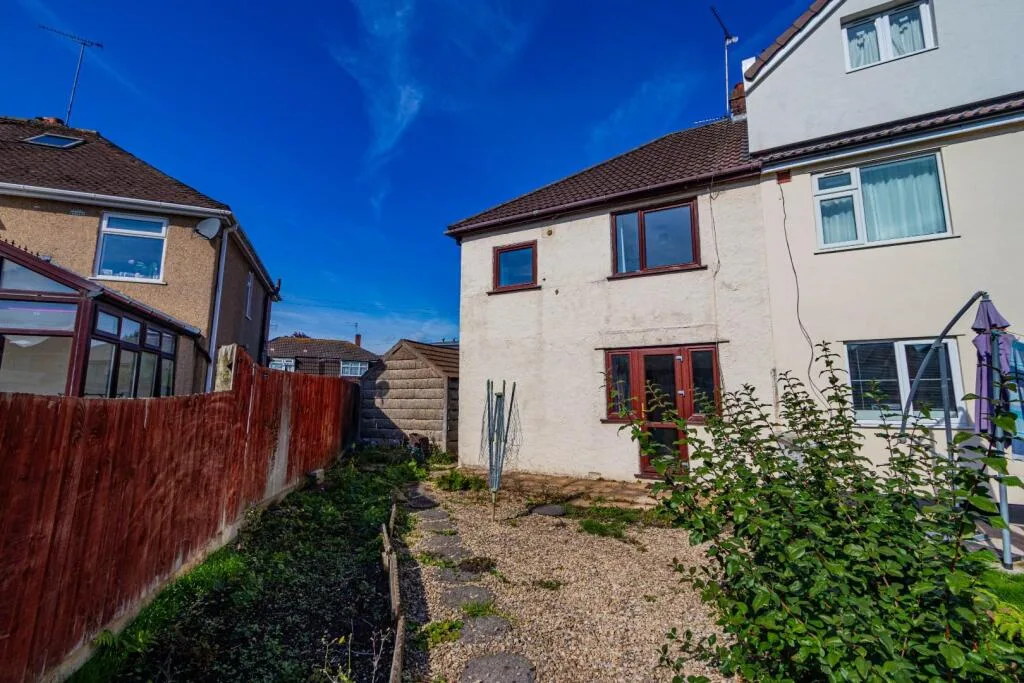 4 bedroom semi-detached house for rent