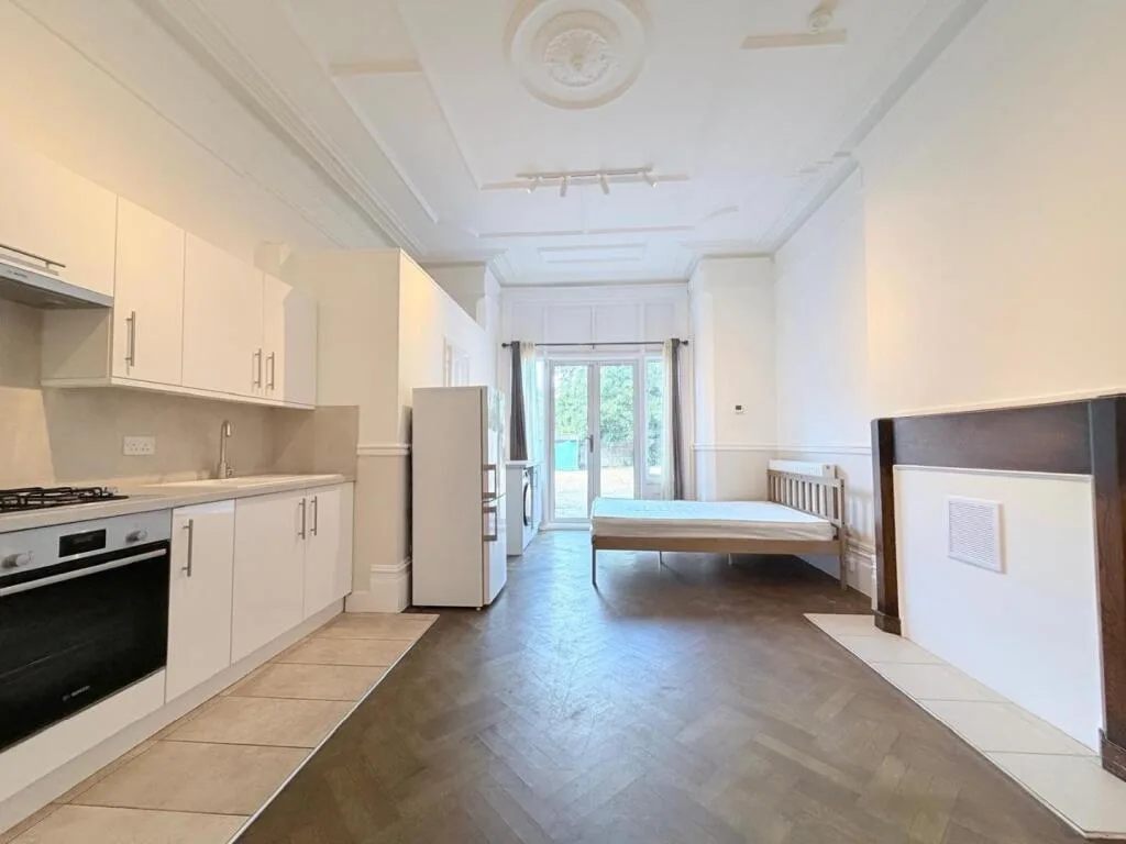 Studio flat for rent