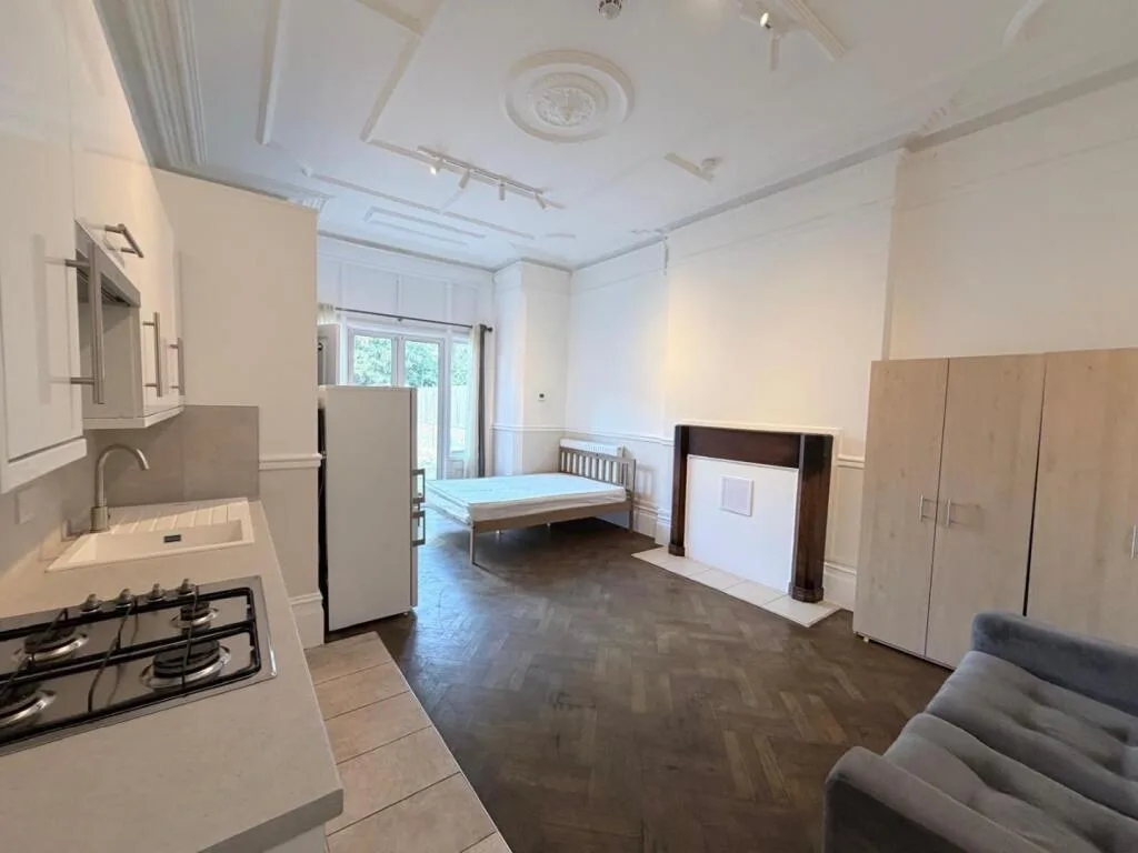 Studio flat for rent