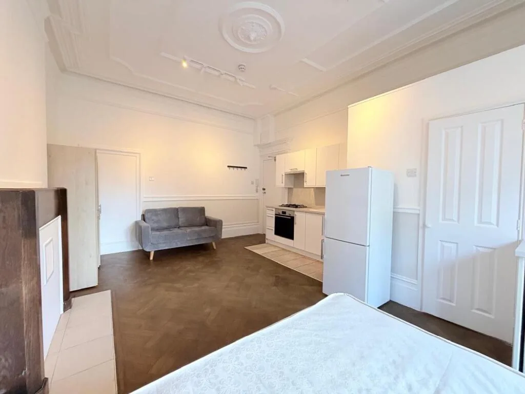 Studio flat for rent