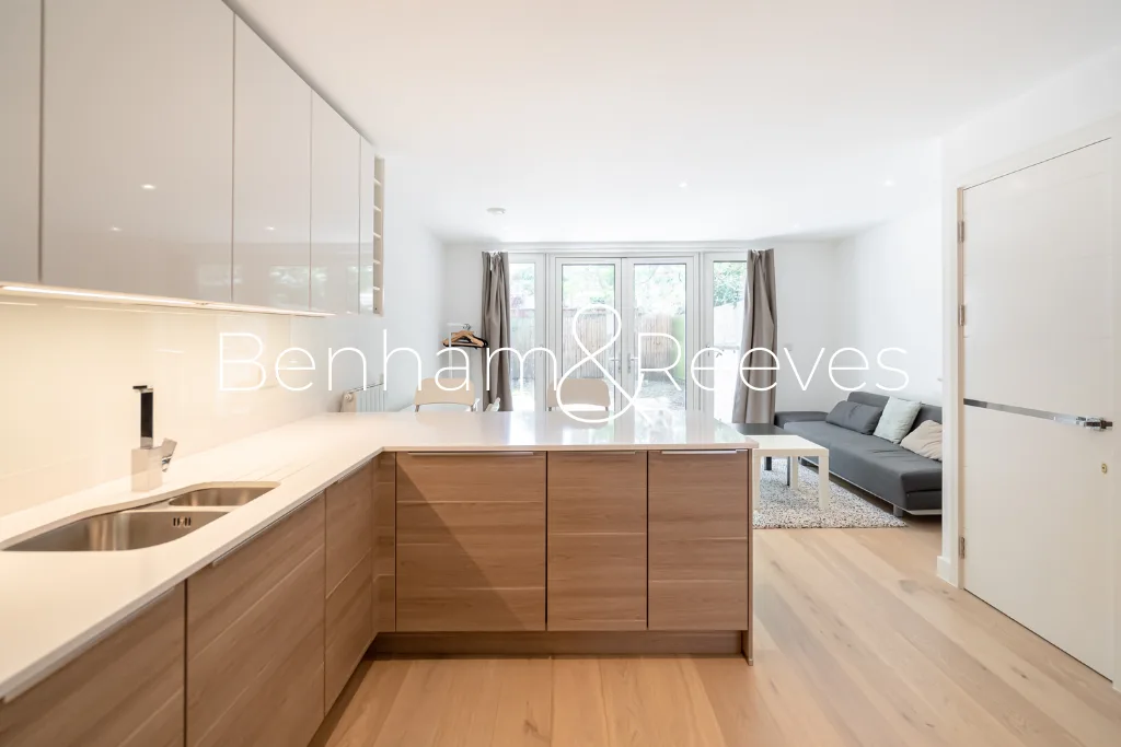 4 bedroom town house for rent