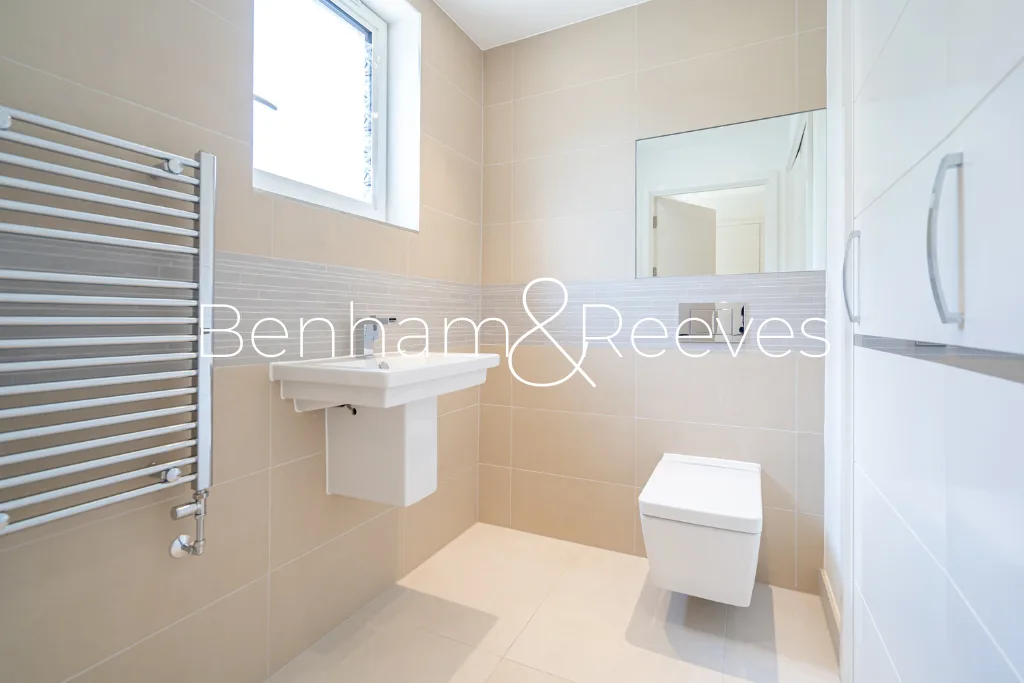 4 bedroom town house for rent