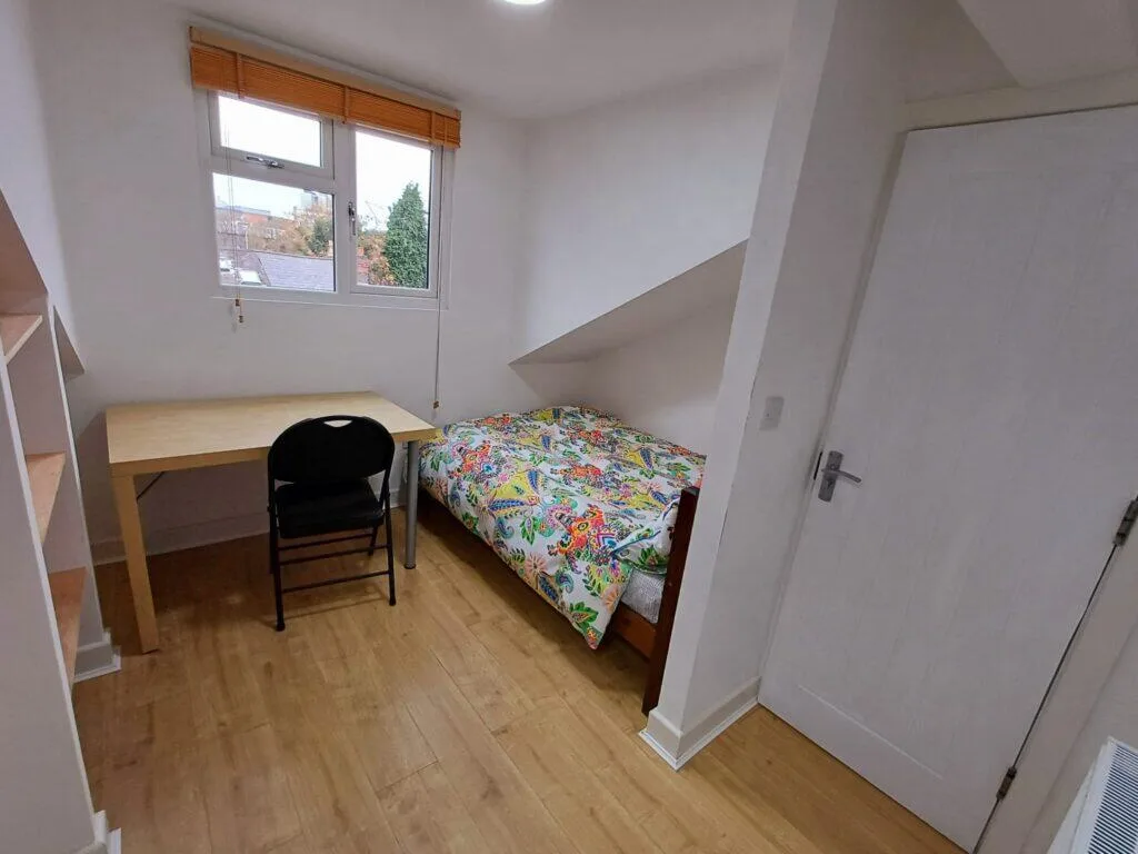6 bedroom terraced house for rent