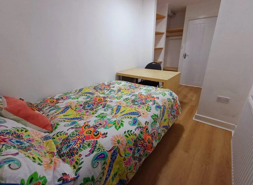 6 bedroom terraced house for rent