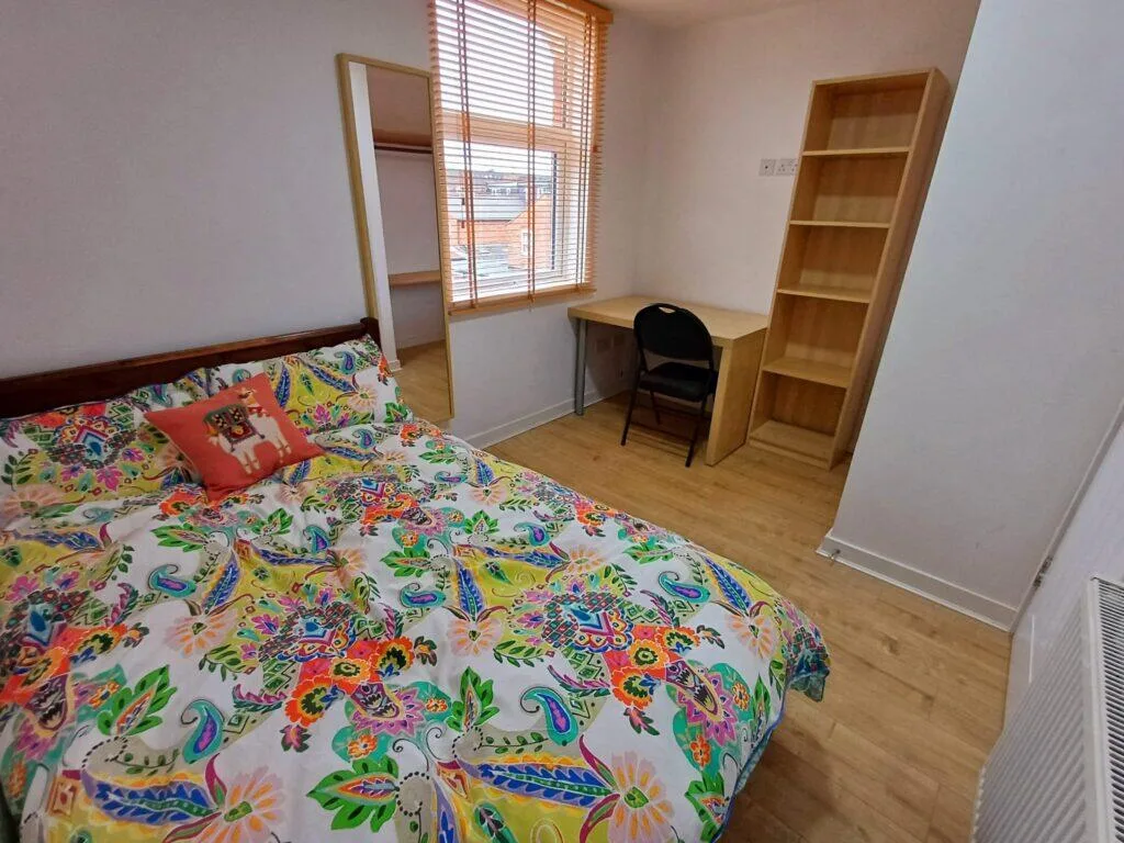 6 bedroom terraced house for rent