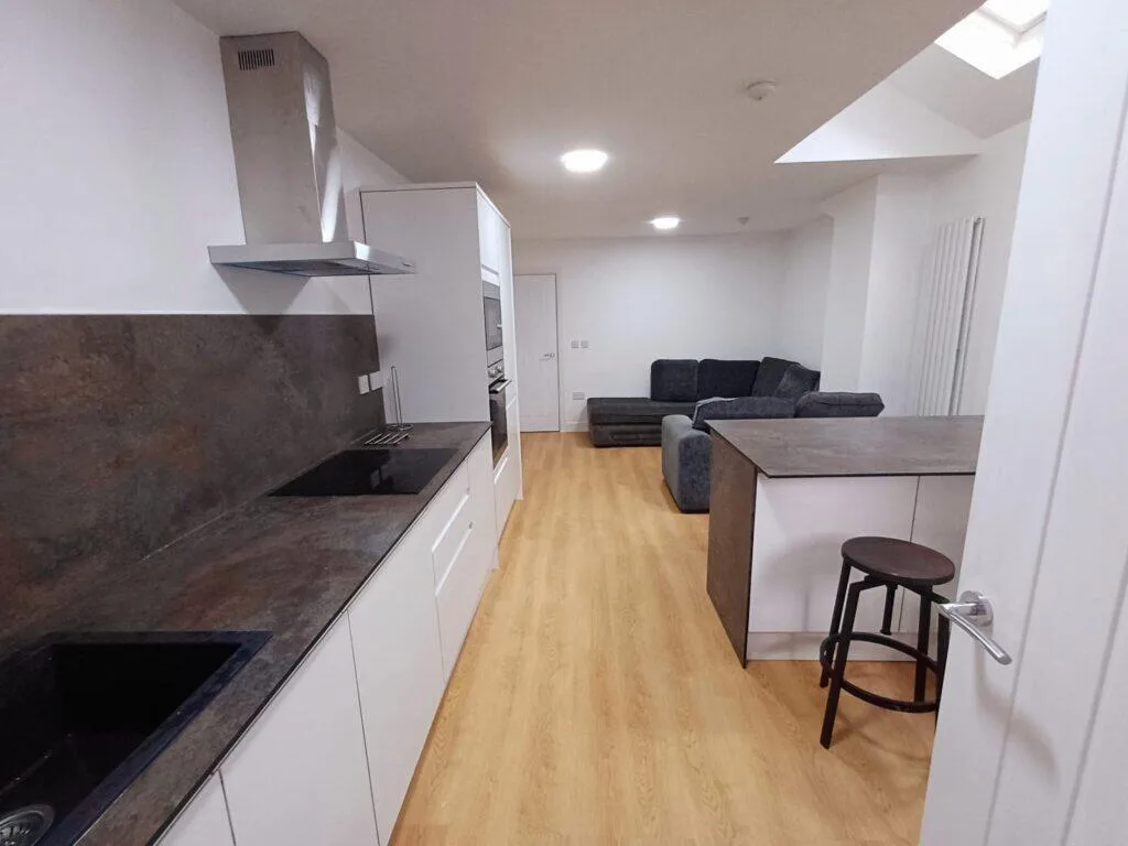 6 bedroom terraced house for rent