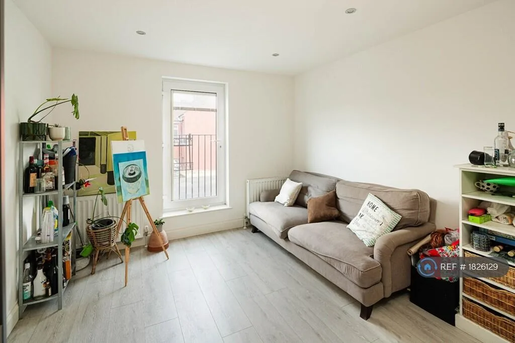 3 bedroom maisonette for rent