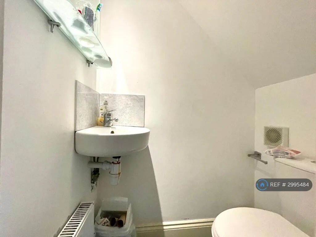 5 bedroom terraced house for rent