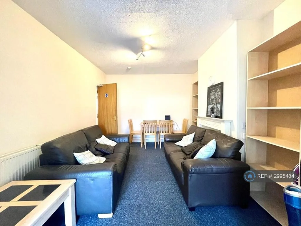 5 bedroom terraced house for rent