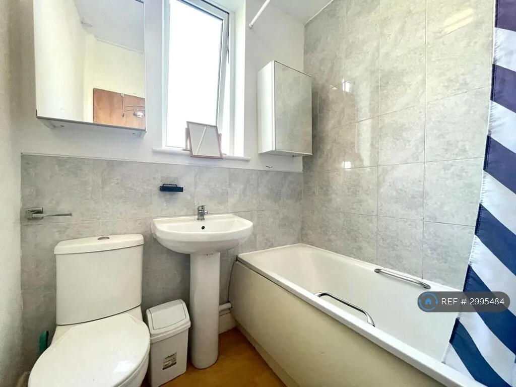 5 bedroom terraced house for rent