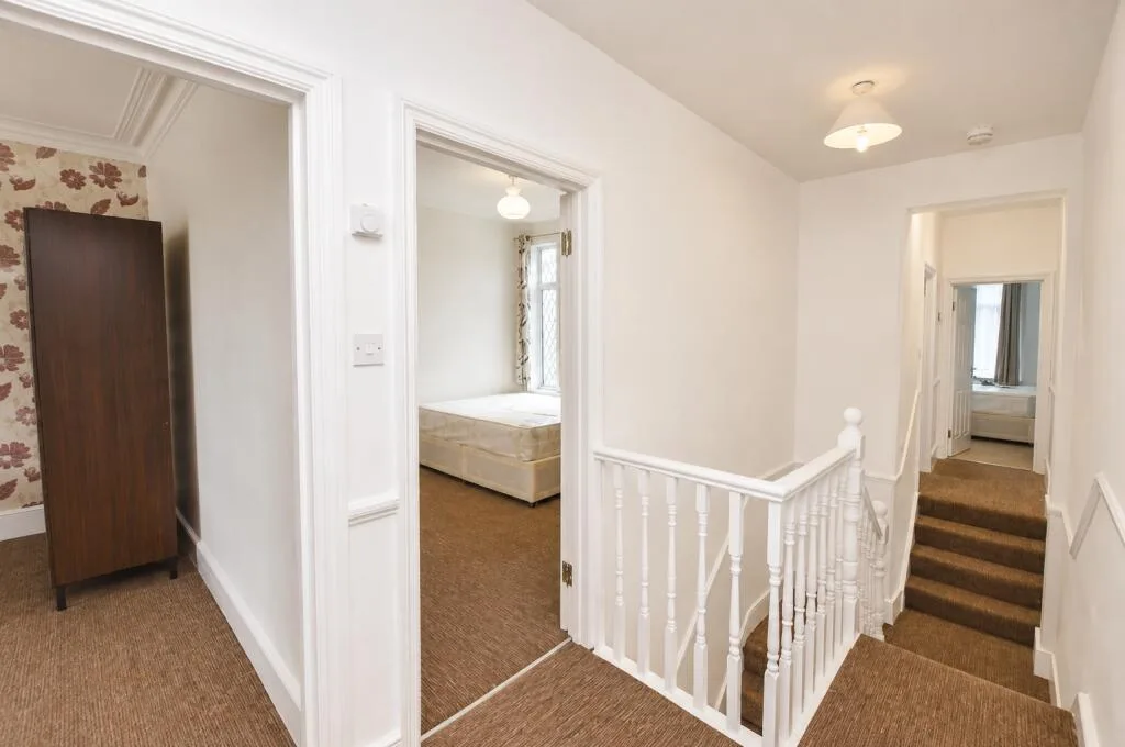 5 bedroom semi-detached house for rent