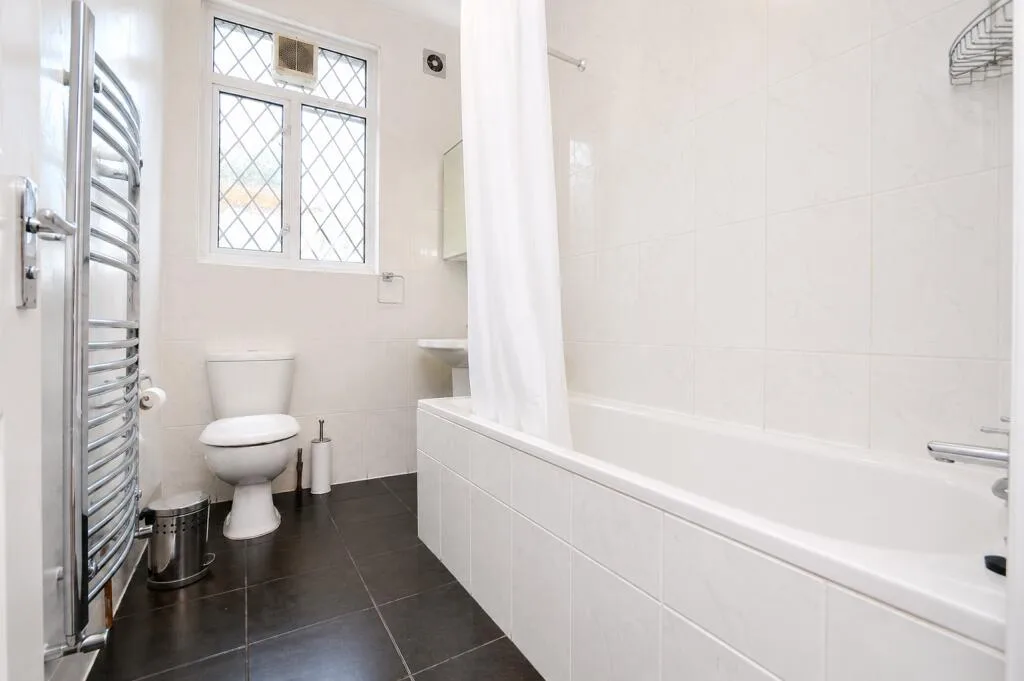 5 bedroom semi-detached house for rent