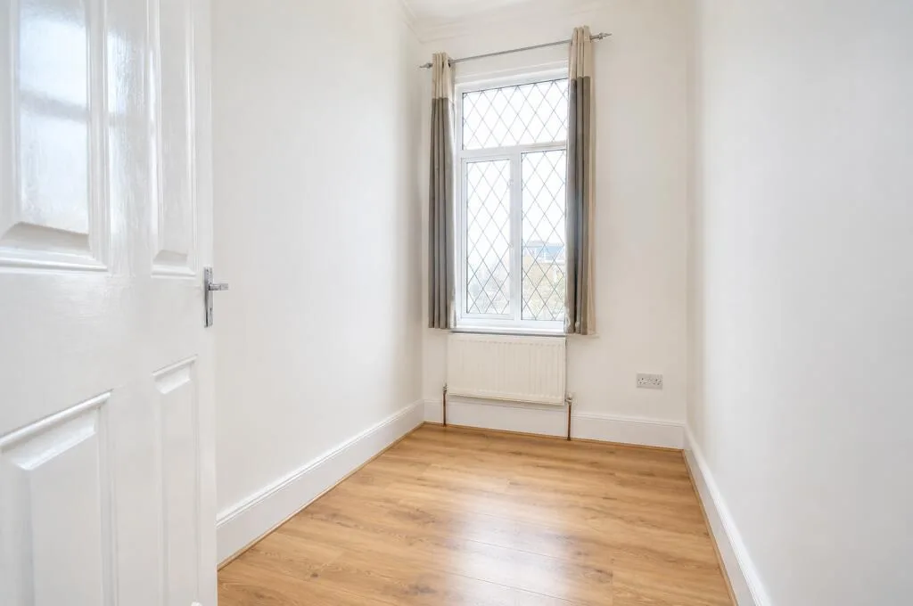 5 bedroom semi-detached house for rent