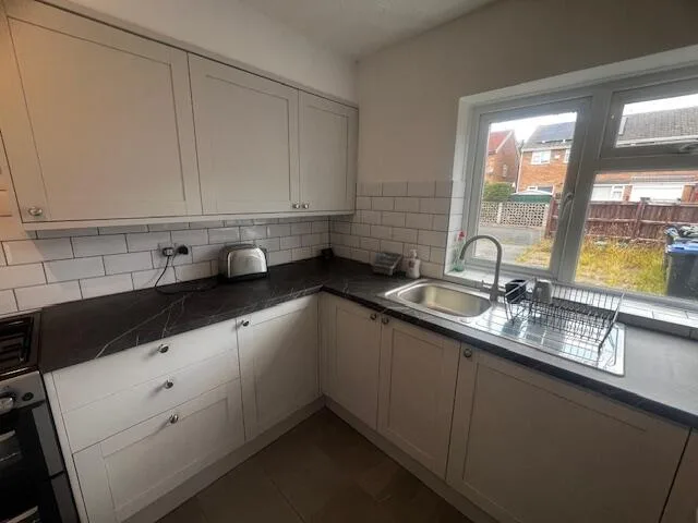 4 bedroom semi-detached house for rent