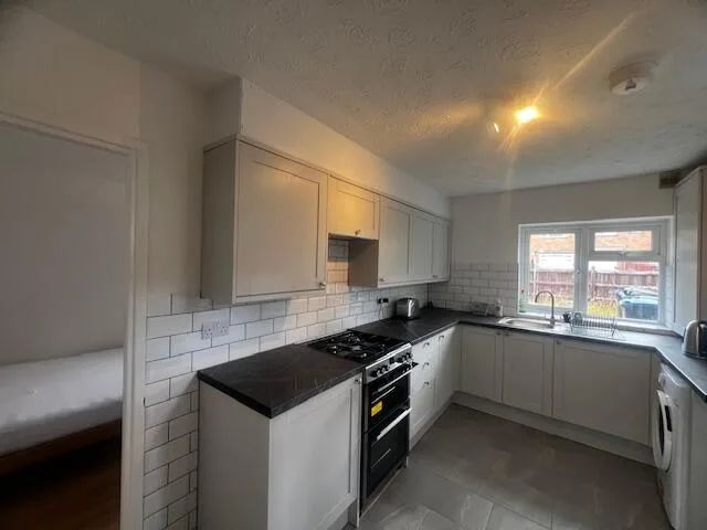 4 bedroom semi-detached house for rent