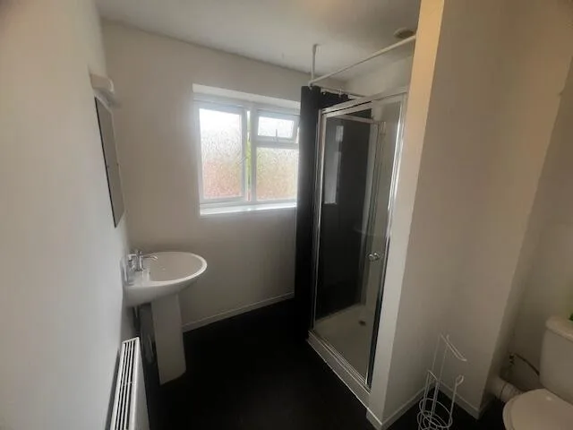 4 bedroom semi-detached house for rent