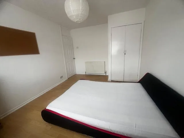 4 bedroom semi-detached house for rent