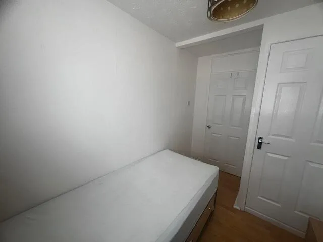 4 bedroom semi-detached house for rent