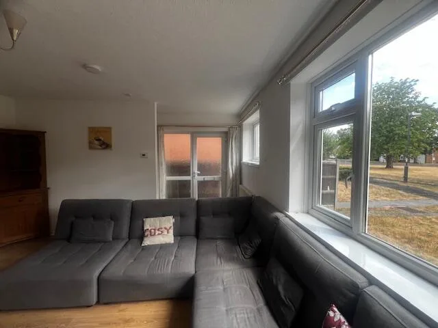4 bedroom semi-detached house for rent
