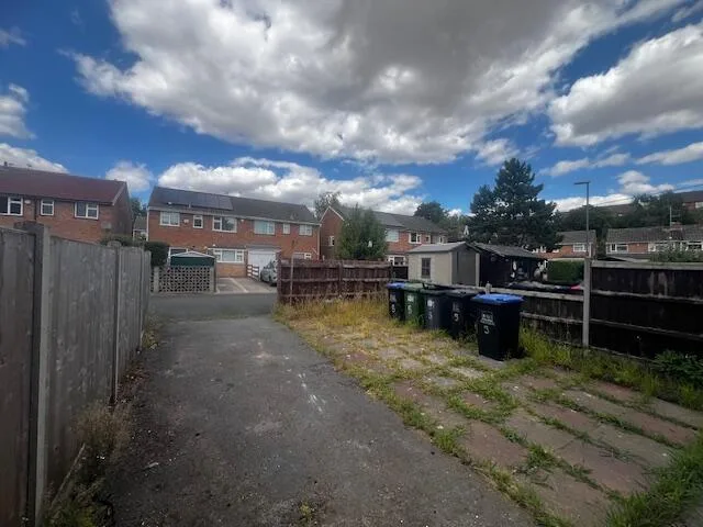 4 bedroom semi-detached house for rent
