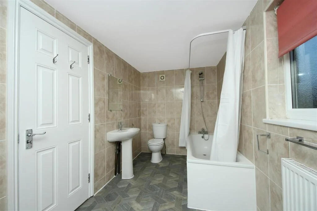 4 bedroom flat for rent