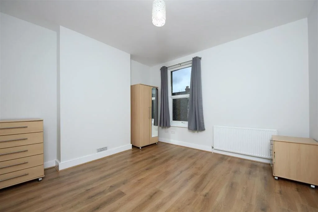 4 bedroom flat for rent