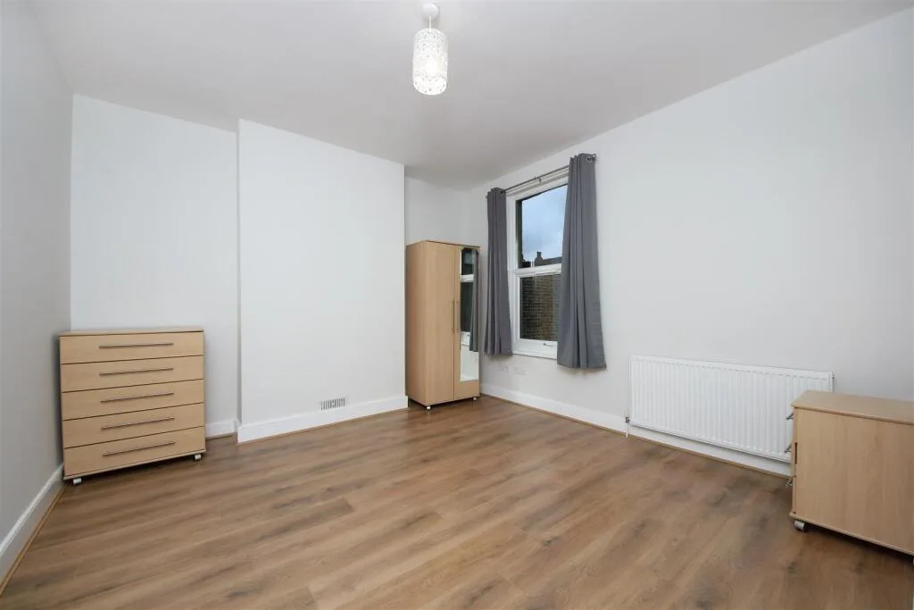 4 bedroom flat for rent