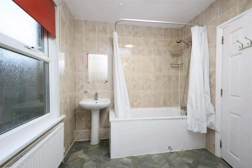 4 bedroom flat for rent