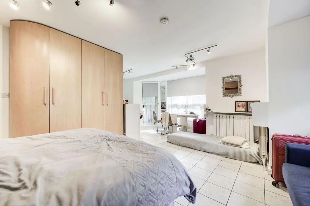 Studio flat for rent