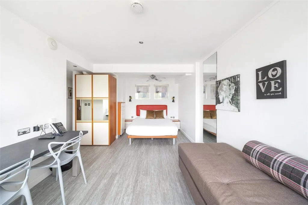 Studio flat for rent