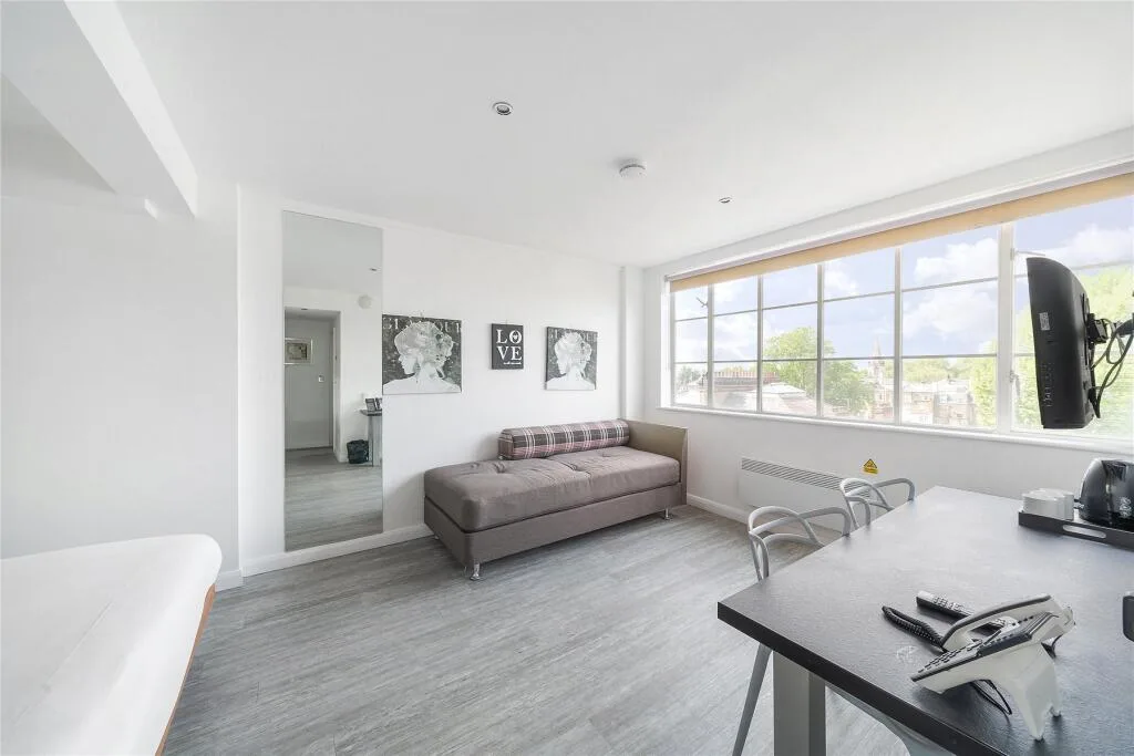 Studio flat for rent