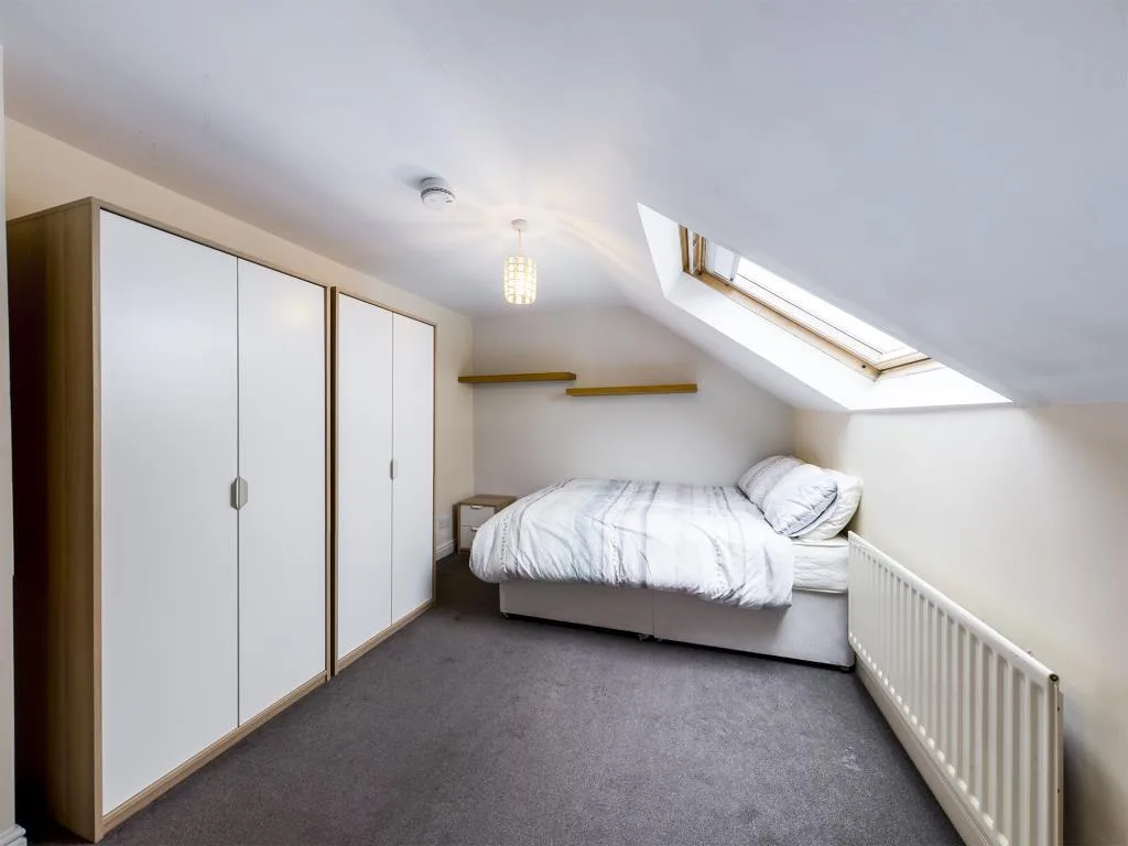 5 bedroom flat for rent