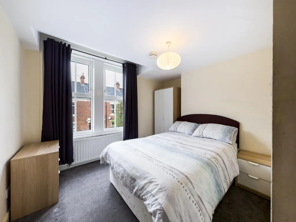 5 bedroom flat for rent