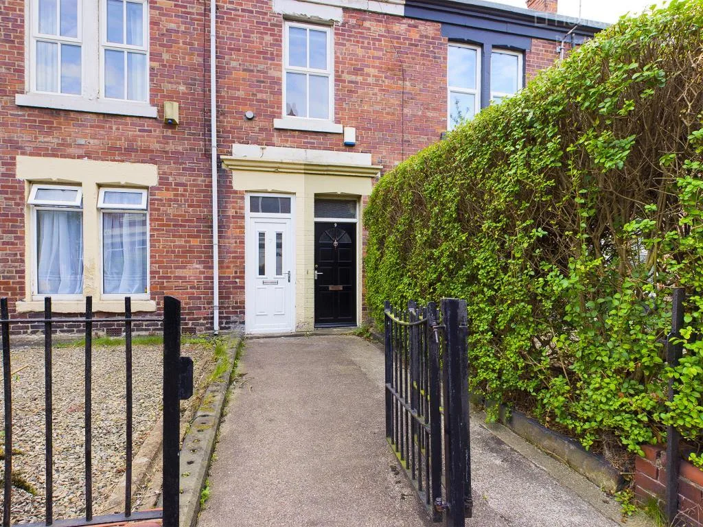 5 bedroom flat for rent